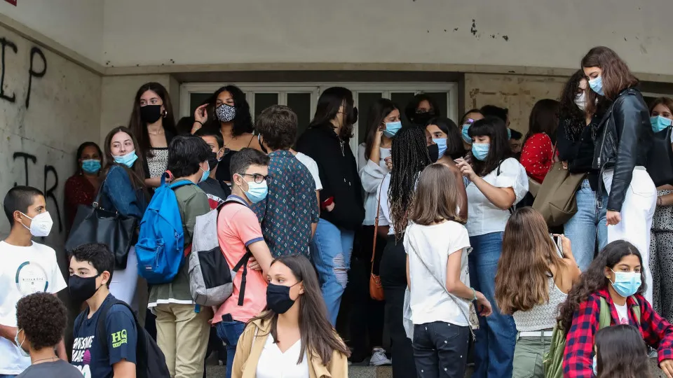 Escolas em Coimbra adaptaram-se mas não conseguiram evitar ajuntamentos