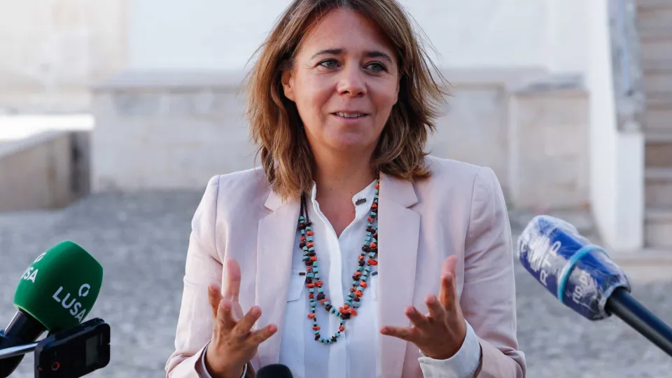 BE critica Marcelo: "Não lhe compete definir maiorias parlamentares"
