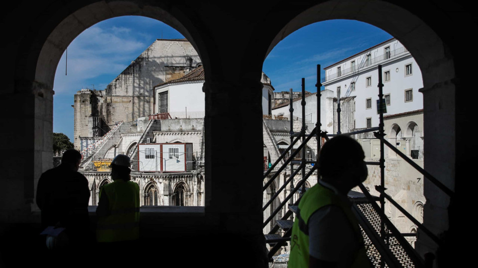 Convocado cordão humano junto à Sé de Lisboa contra obras no claustro