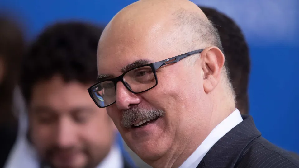 Revogada prisão de ex-ministro da Educação por corrupção no Brasil