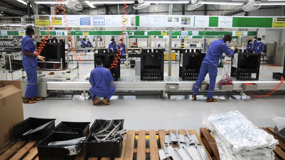 Angola: 19 mil empregos criados mas 7 mil despedimentos no 1.º semestre