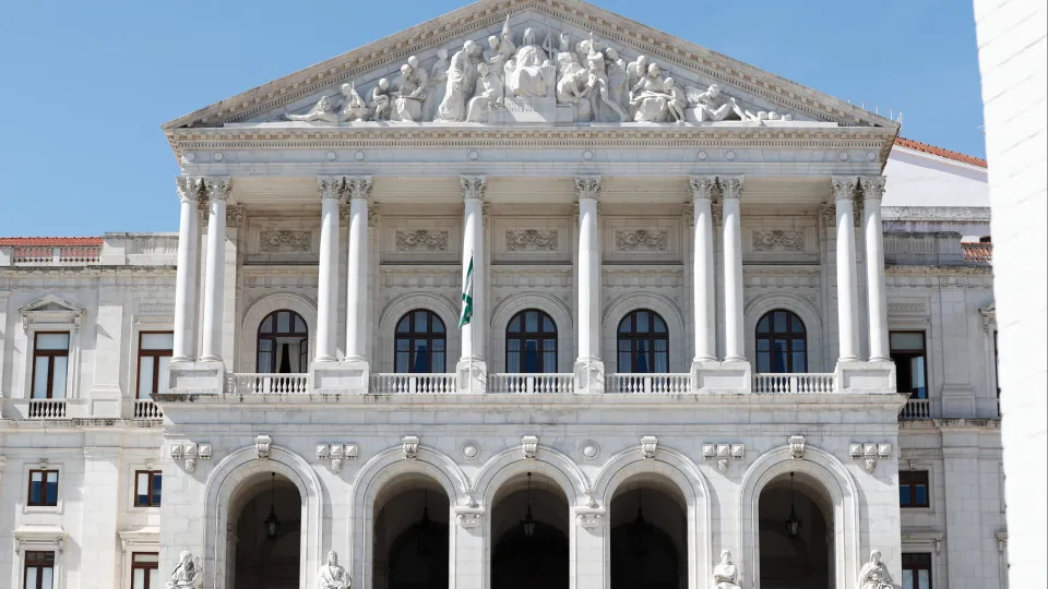 Governo entrega hoje proposta do Orçamento do Estado no Parlamento