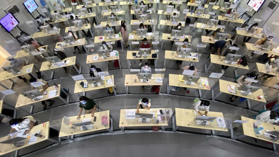 Trabalhadores dos 'call centers' entram hoje em greve