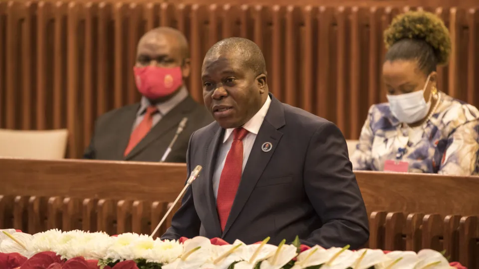 Frelimo pede "consenso" para adiar eleições distritais e rever constituição