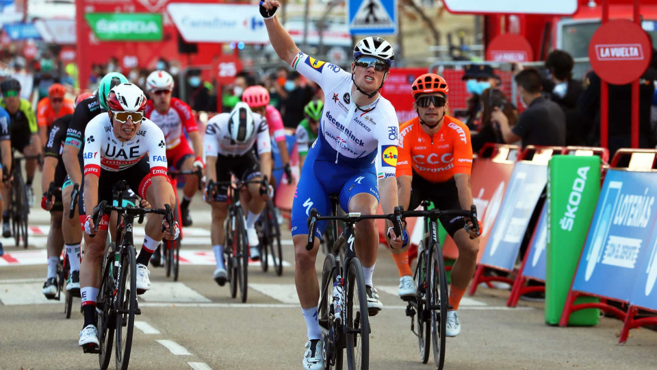 Vuelta: Sam Bennett vence nona etapa, Richard Carapaz continua líder