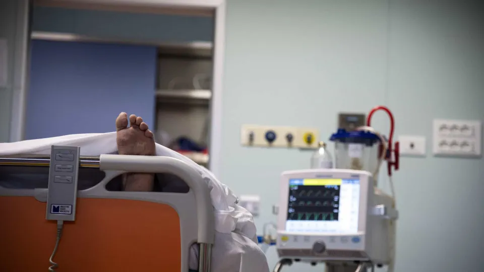 Hospitais na Europa em "risco" de rutura apesar de mais bem preparados