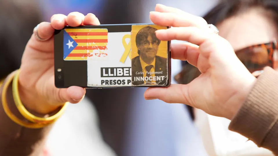 Estadia de Puigdemont na Bélgica financiada por criptomoeda