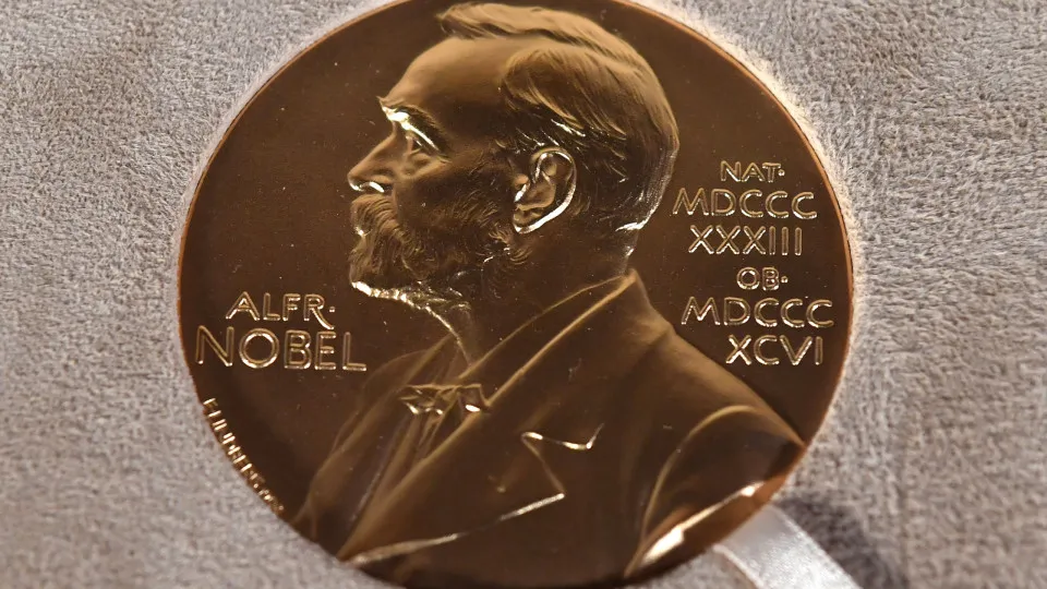 Temporada dos Nobel arranca segunda-feira (Paz no centro das atenções)