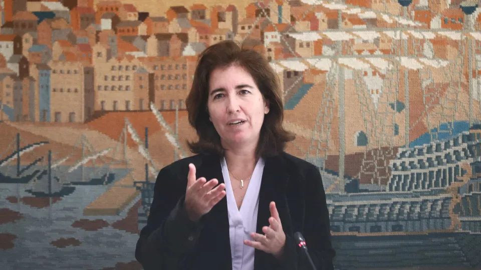 Ministra do Trabalho admite falta de recursos humanos disponíveis