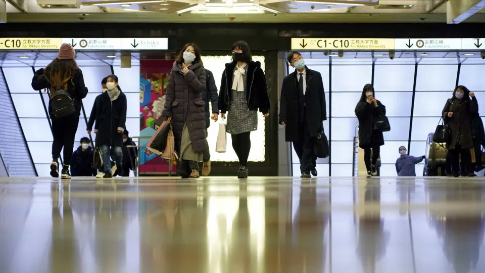 Covid-19. Japão deteta uma nova estirpe em passageiros vindos do Brasil