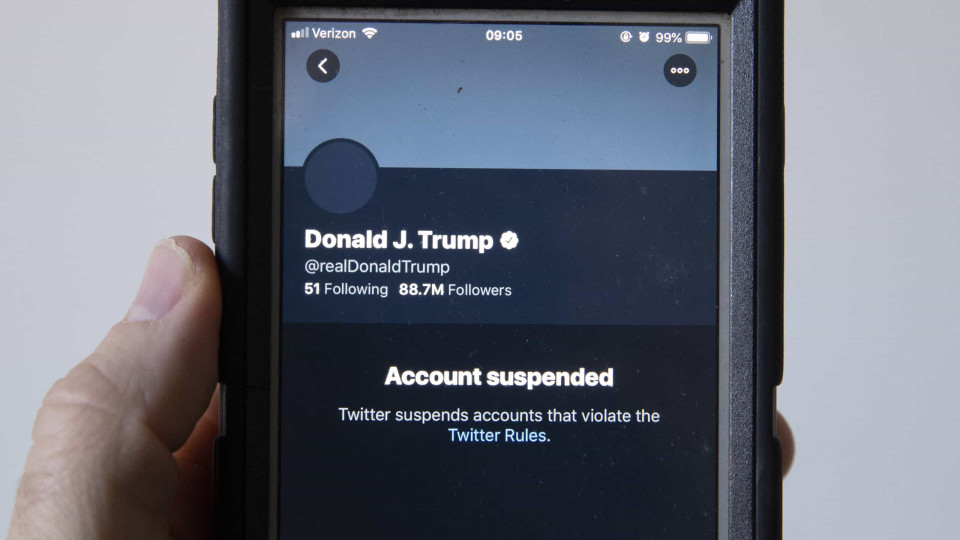 Trump. Twitter defende suspensão de conta mas admite precedente perigoso