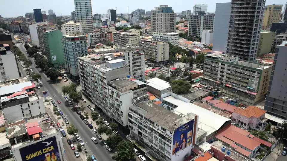 Explosão de granada mata três crianças e fere outras seis em Luanda