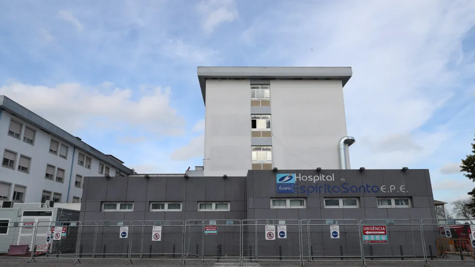 Covid-19: Hospital de Évora já com menos internados retoma cirurgias programadas