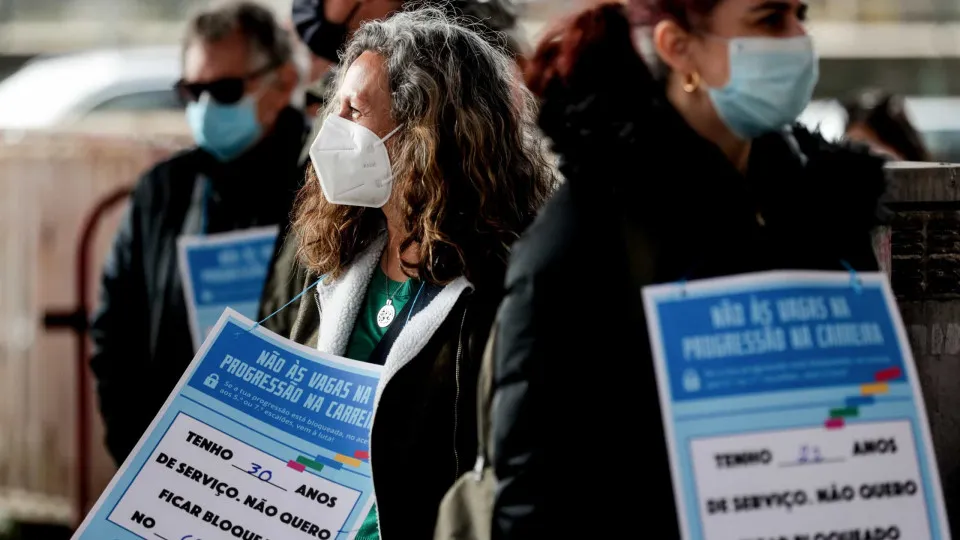 Professores manifestam-se hoje em Lisboa para "denunciar ilusões"
