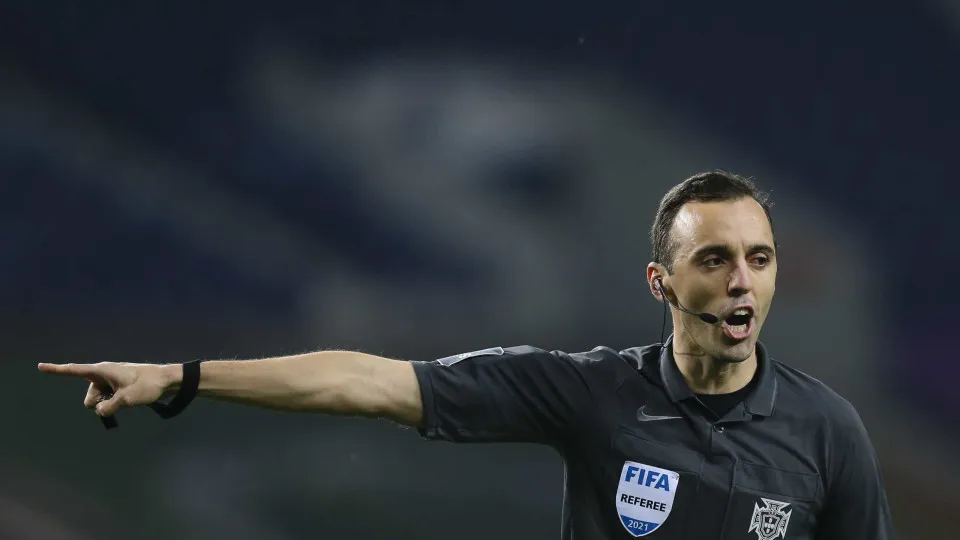 UEFA promove árbitro João Pinheiro à primeira categoria