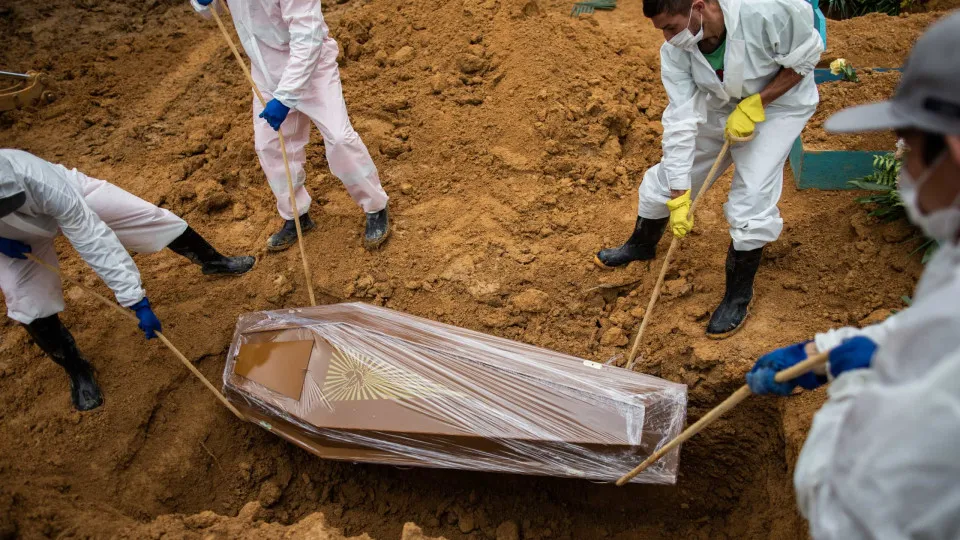 Pandemia já matou mais de 2,68 milhões de pessoas no mundo