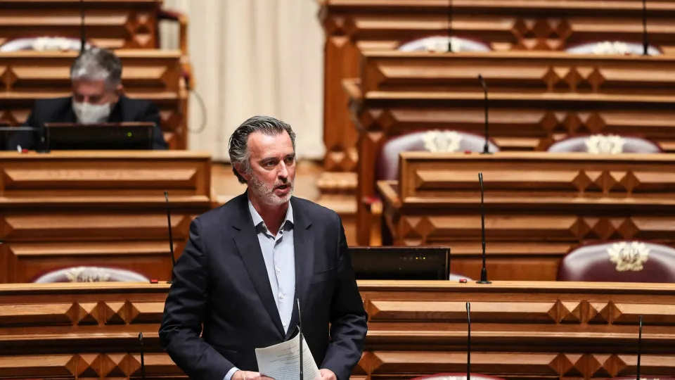 25 Abril: Comissão acusada de tentar impedir IL de participar no desfile