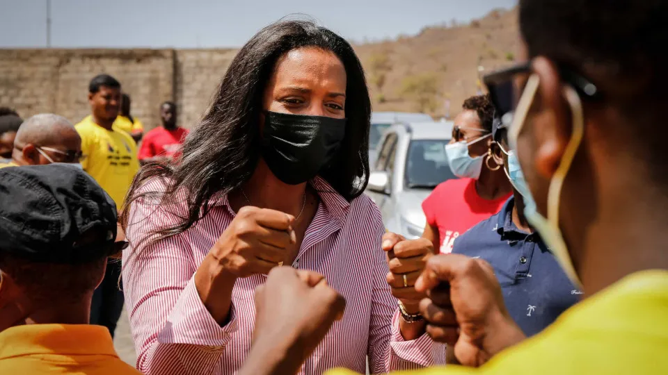 Cabo Verde. Janira é "mulher guerreira" que vai porta a porta pedir votos
