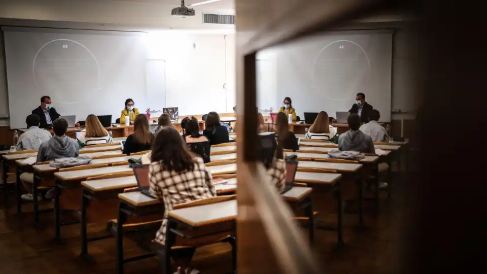 Abandono volta a subir no Ensino Superior e é mais alto nos politécnicos