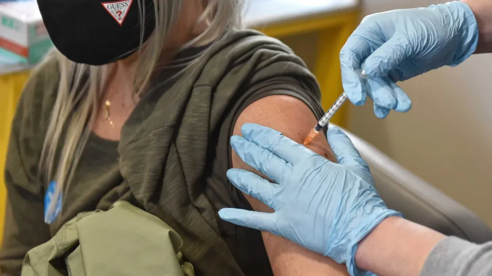 Londres justifica redução da ajuda internacional com crise sanitária