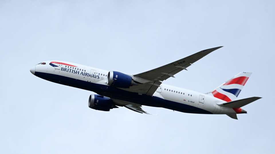 British Airways junta-se a outras companhias e cancela ligações com Telavive