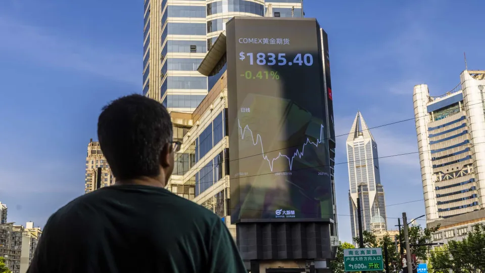 Bolsa de Xangai abre a cair 0,27%