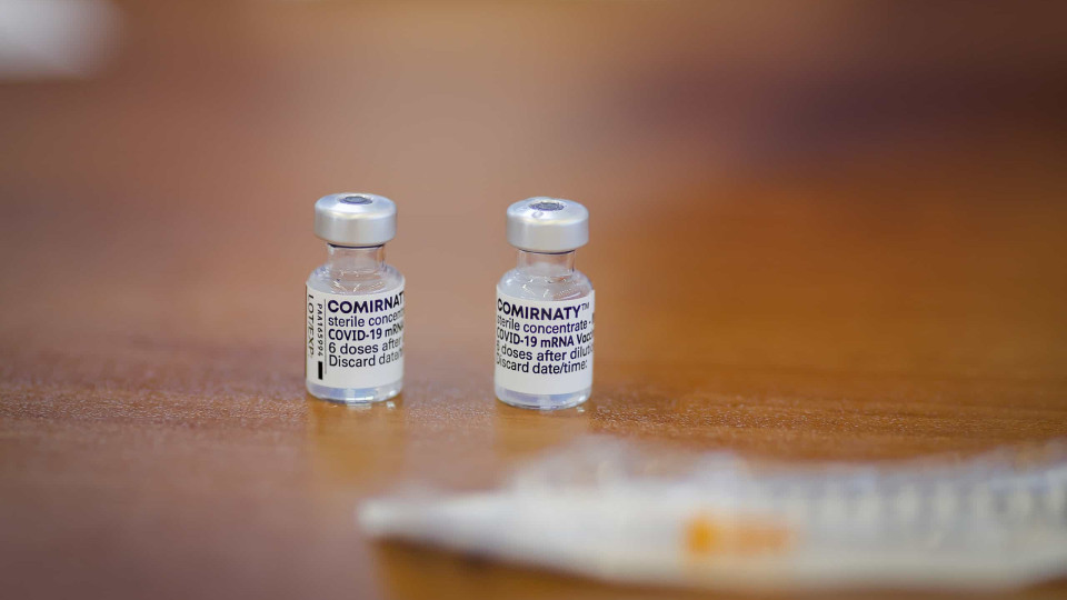 Hong Kong pode perder milhões de vacinas face à desconfiança da população