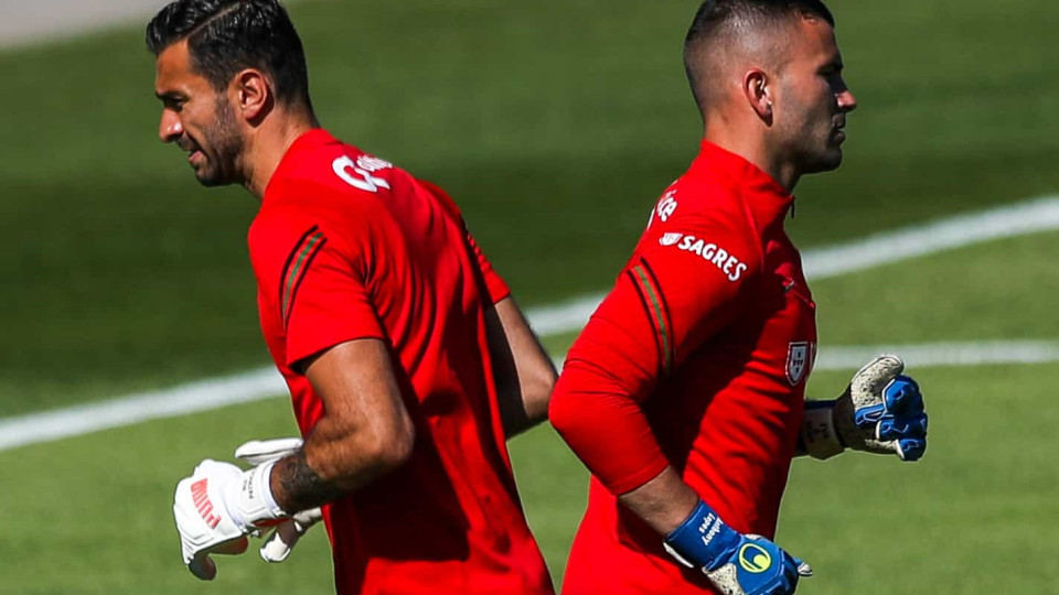 Anthony Lopes treinou no relvado, mas ainda condicionado e à parte