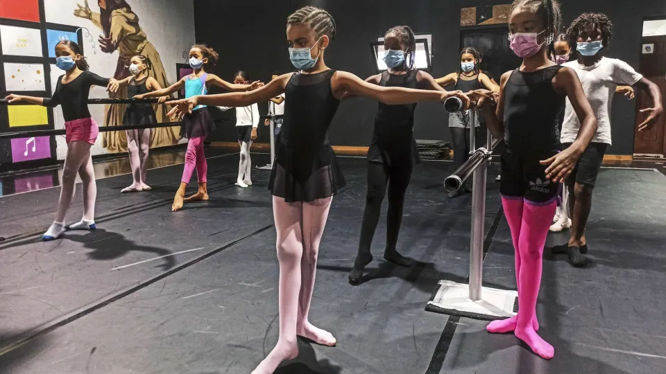 Apoio português leva ballet clássico a crianças cabo-verdianas no Mindelo