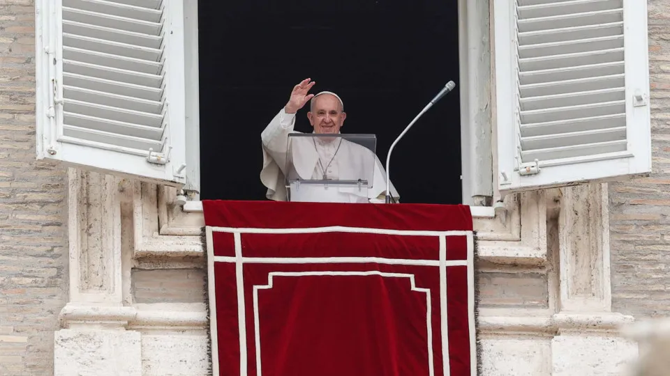 Papa apela à abertura de corredores humanitários na Birmânia