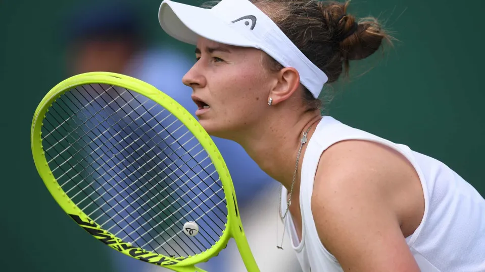 Krejcikova bate compatriota Martincova e conquista torneio de Praga