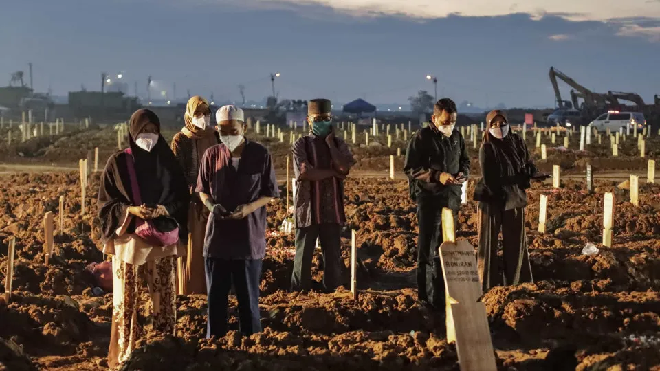 Covid-19: Pandemia já matou quase quatro milhões de pessoas no mundo