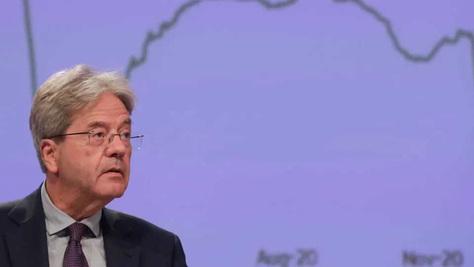 Bruxelas rejeita "dramatizar" casos e prevê "verão forte" em Portugal