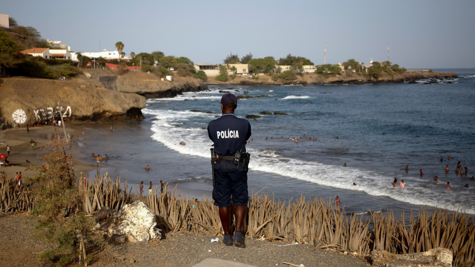 Polícia de Cabo Verde apreende 850 munições provenientes de Portugal