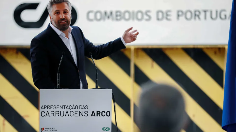 Compra de comboios "não é mais um anúncio", garante ministro