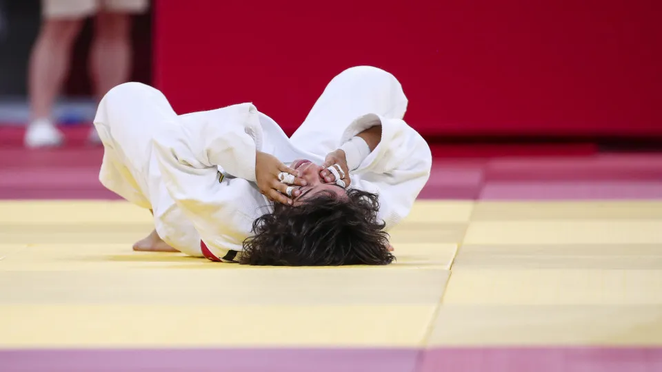 Vice-campeã europeia Catarina Costa cai no primeiro combate