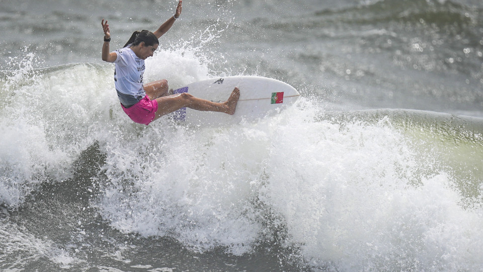 Teresa Bonvalot rende lesionada e avança para a Liga Mundial de Surf
