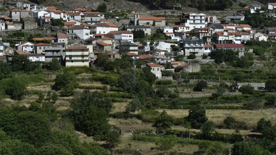 Em Paradela e Granjinha, Tabuaço, vive-se da agricultura e das reformas