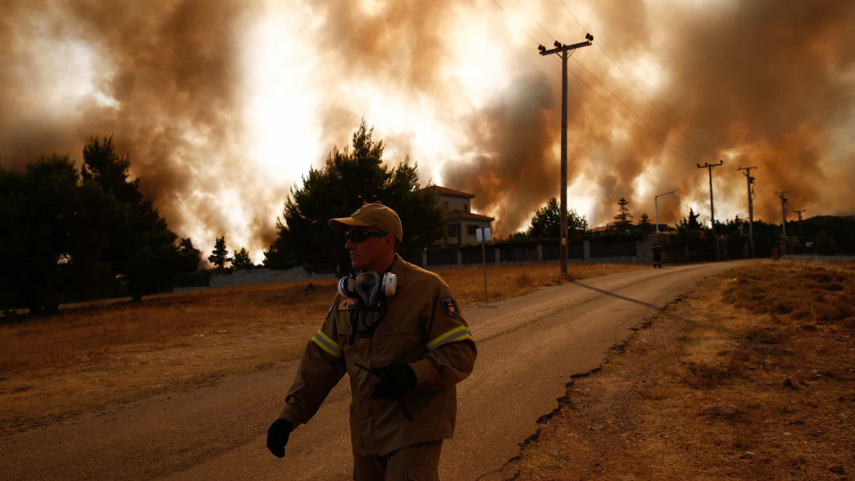 Grécia, Macedónia do Norte e Turquia continuam a combater incêndios