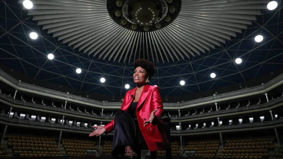 Entrevista à cantora Lura no Coliseu dos Recreios em Lisboa