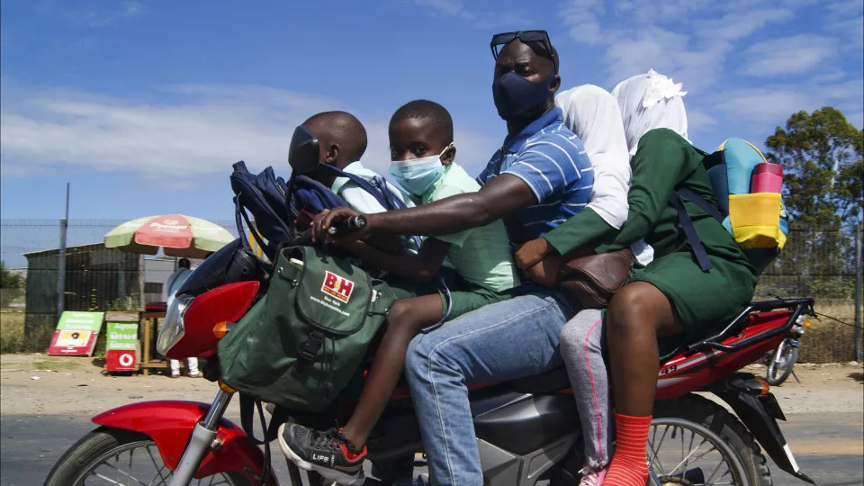 REPORTAGEM: "Táxi- Mota" é alternativa para fugir ao desemprego entre a juventude urbana no Norte de Moçambique