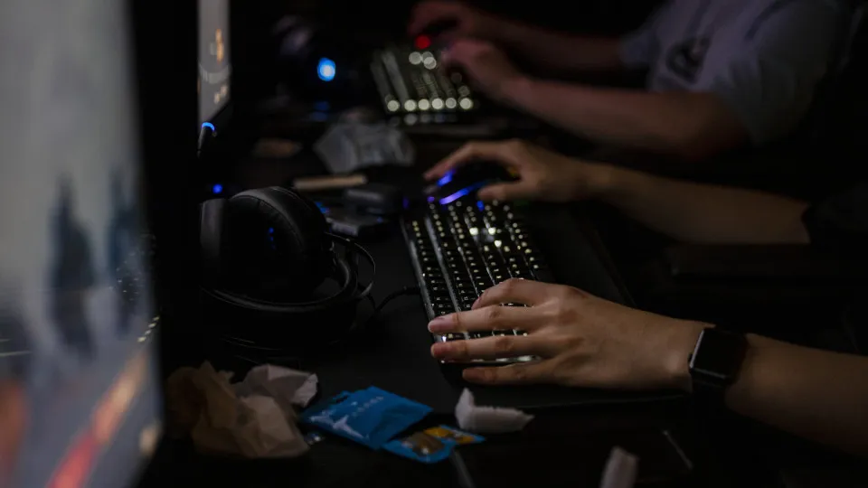 DECO alerta para perigo de manipulação e exploração na indústria dos videojogos