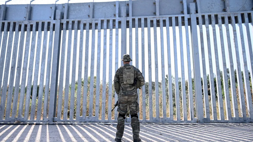 Grécia impediu entrada de 260 mil migrantes e prendeu 1.500 traficantes
