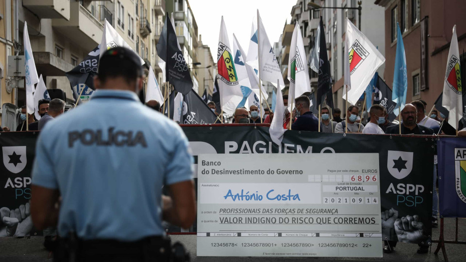 Polícias manifestam-se contra fixação de subsídio de risco em 100 euros