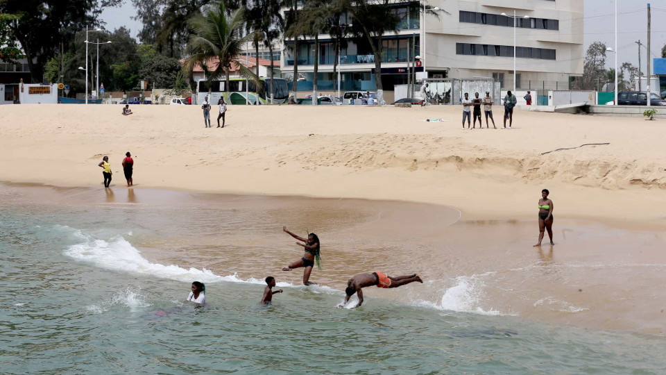 Praias de Luanda reabriram pondo fim a mais de um ano de "sufoco"