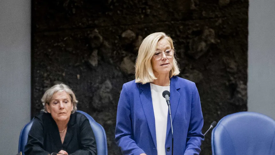 Afeganistão. MNE holandesa demite-se devido a gestão da retirada de civis