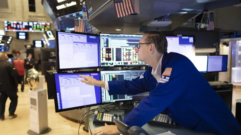 Bolsa em Wall Street negoceia mista na abertura da sessão