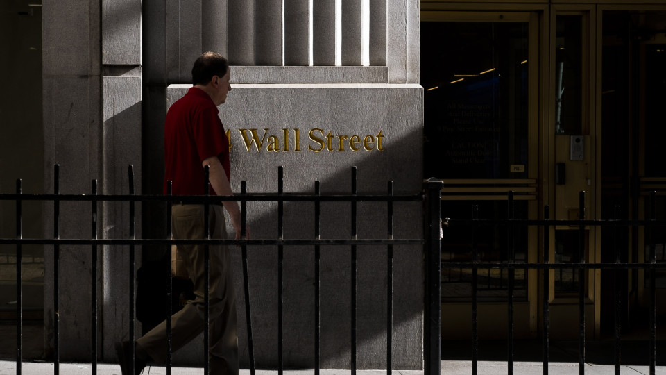 Wall Street negoceia em alta no início da sessão
