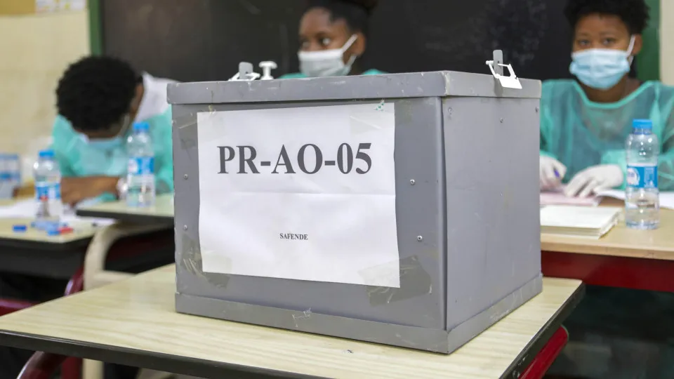 Eleições em Cabo Verde. Votação "normal" na Embaixada em Lisboa
