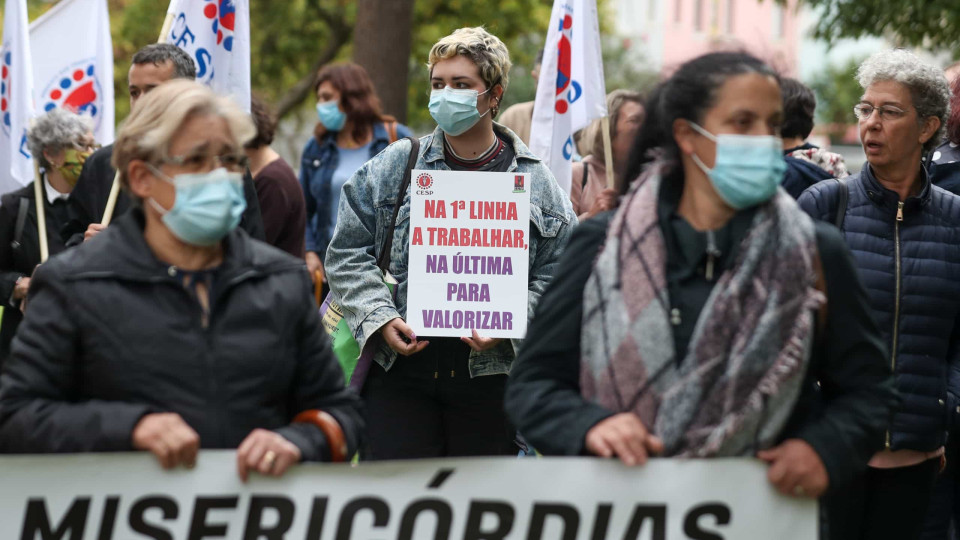 Trabalhadores das misericórdias em protesto reclamam aumento dos salários